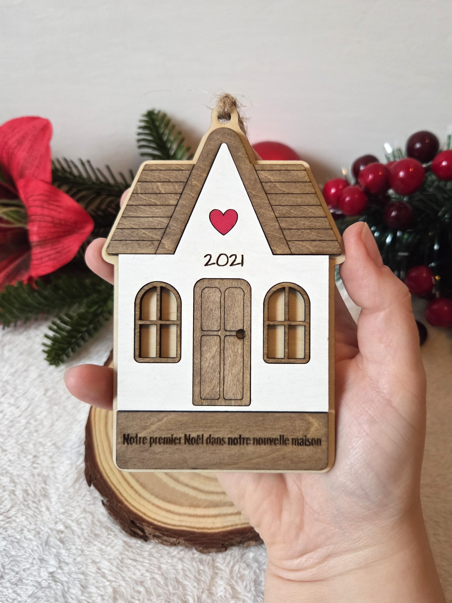 Ornement de Noël en bois – “Notre premier Noël dans notre nouvelle maison” | Décoration personnalisée