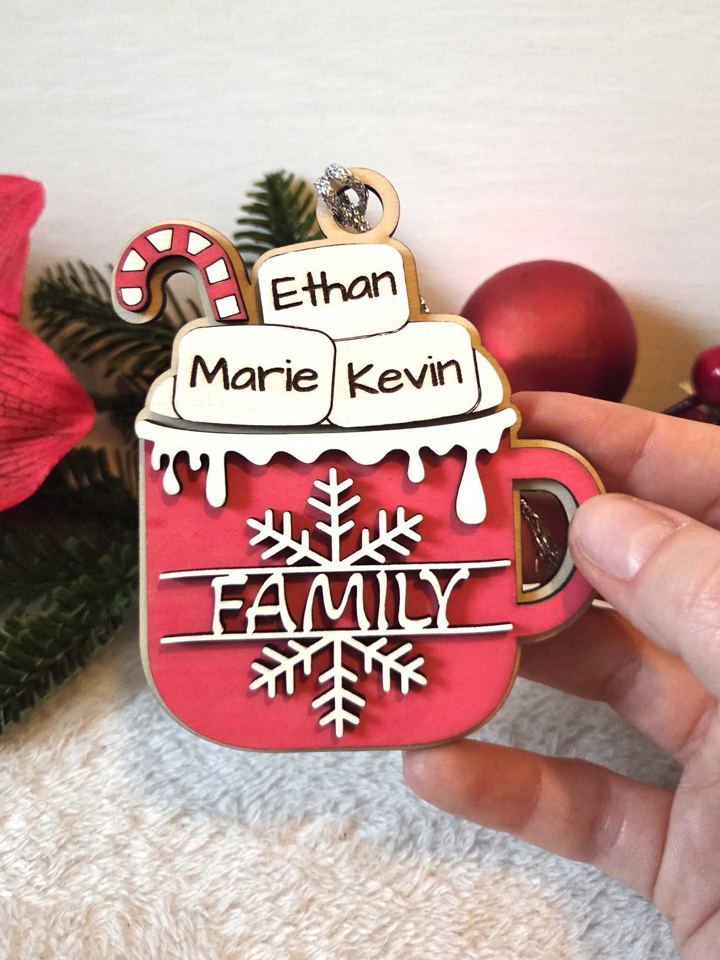 Ornement de Noël personnalisable – Tasse de Marshmallows / Chocolat Chaud | Prénoms gravés