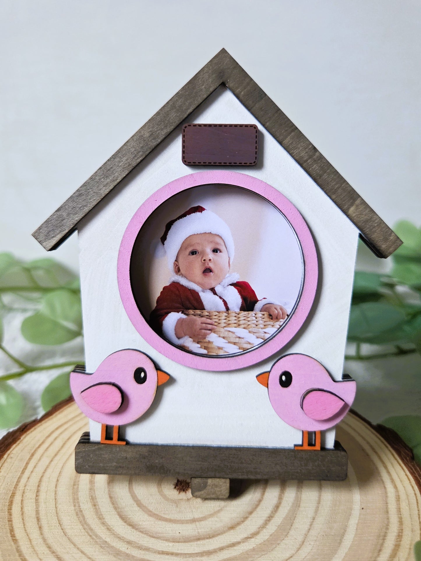 Magnet photo en bois – Modèle “Nichoir” | Cadre magnétique en relief pour frigo