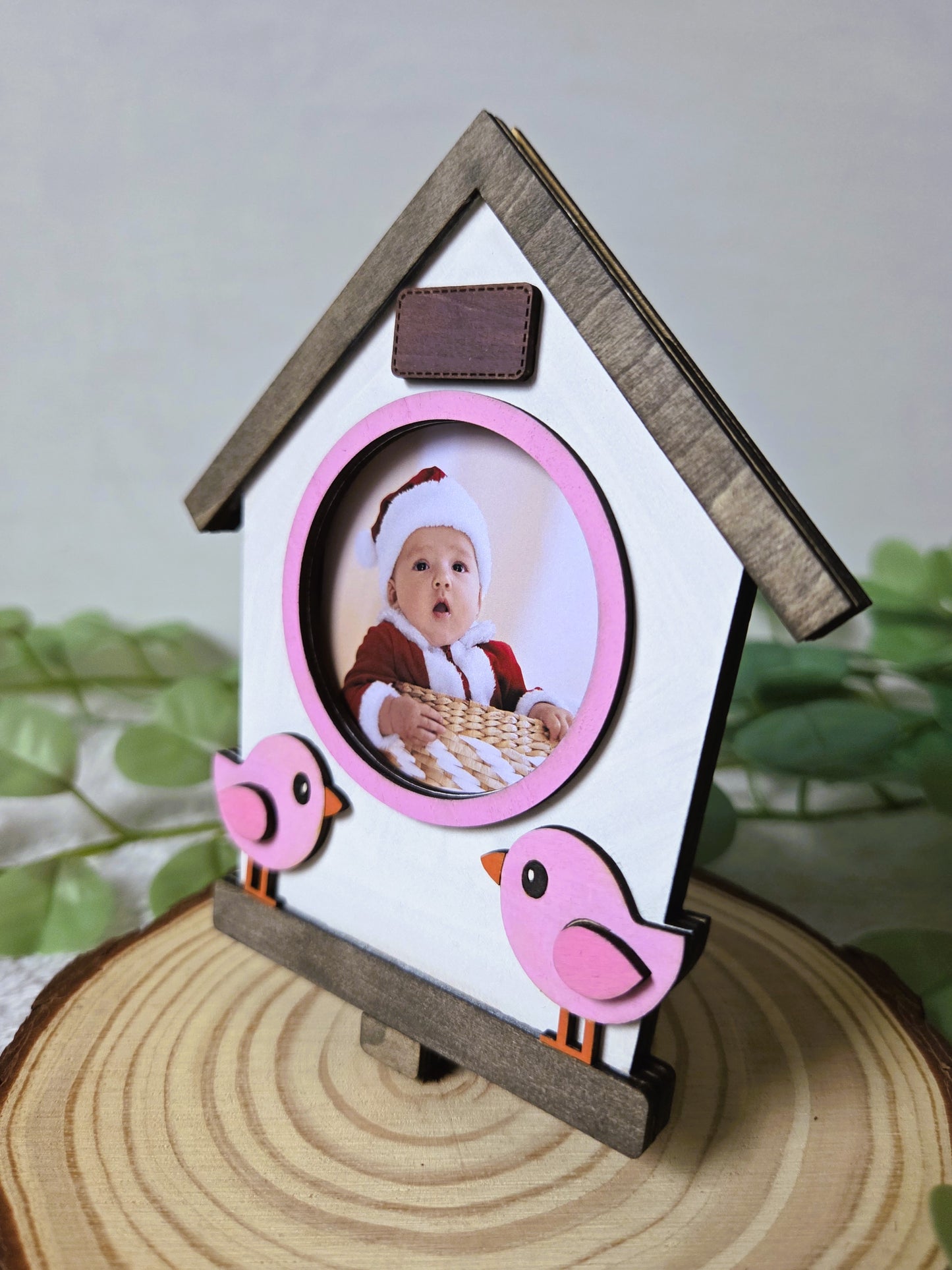 Magnet photo en bois – Modèle “Nichoir” | Cadre magnétique en relief pour frigo