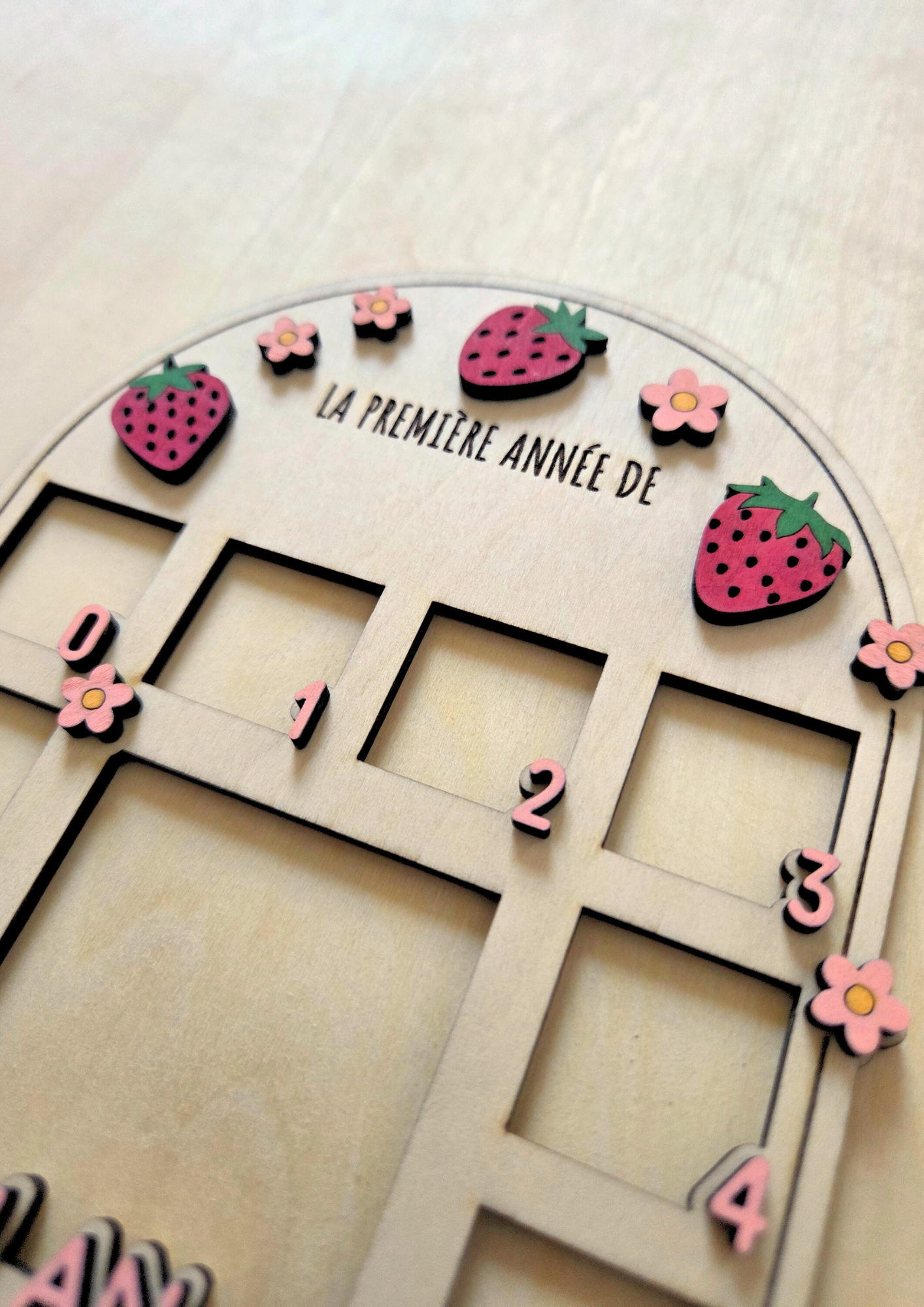 Cadre photo enfant personnalisé – Ma première année | Modèle fraises