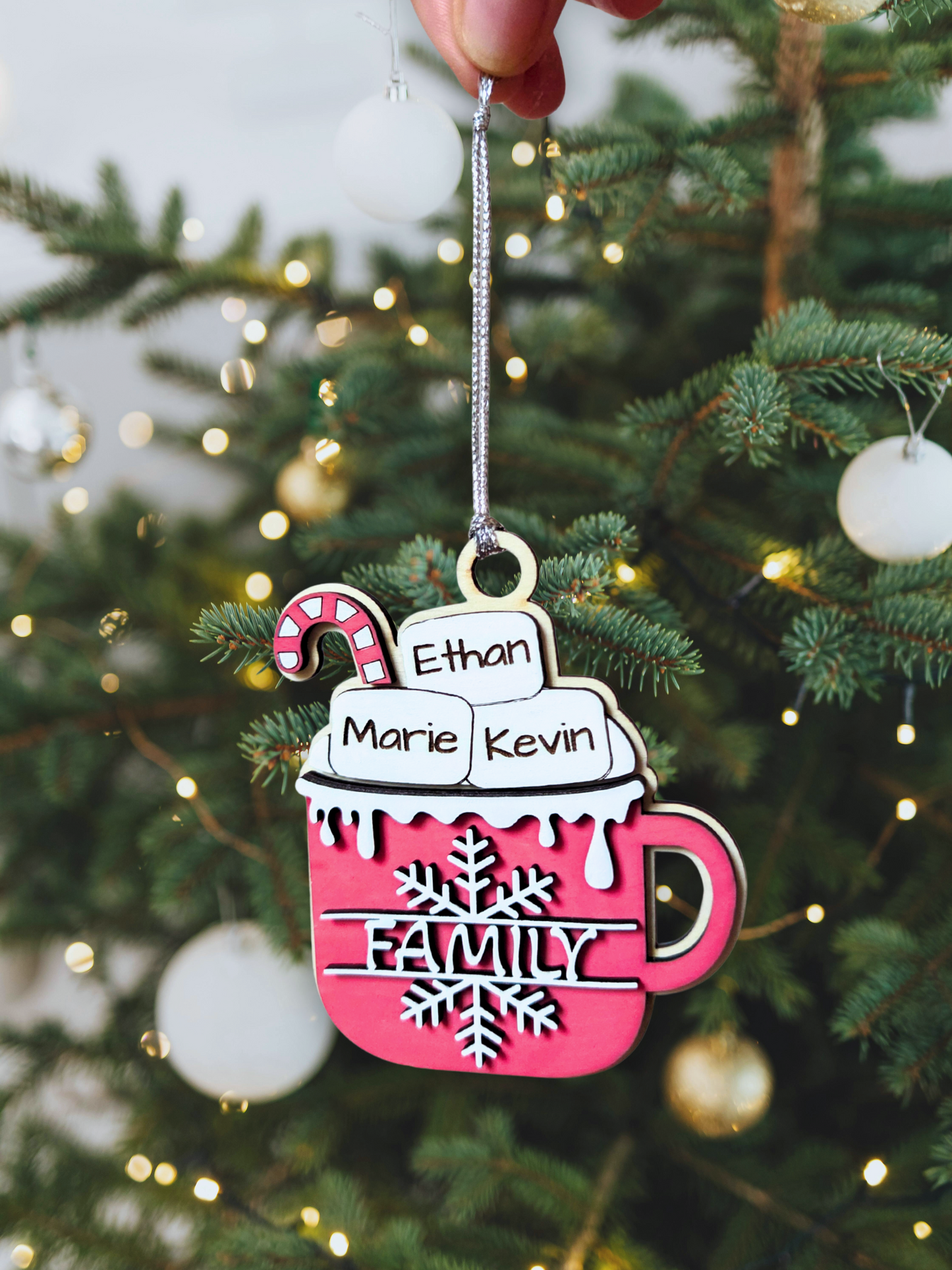 Ornement de Noël personnalisable – Tasse de Marshmallows / Chocolat Chaud | Prénoms gravés